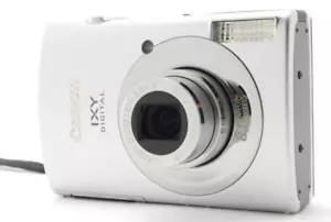 Canon IXY Digital 910IS Silver/Black 8.0 MP Compact Digital Camera - Picture 1 of 4