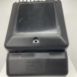 Genuine OEM BRIGGS & STRATTON 692584 AIR CLEANER COVER - Picture 1 of 3