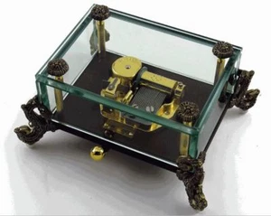Alluring 18 Note Crystal Music Box With Detailed Dragon Feet - Over 400 Song - Picture 1 of 1