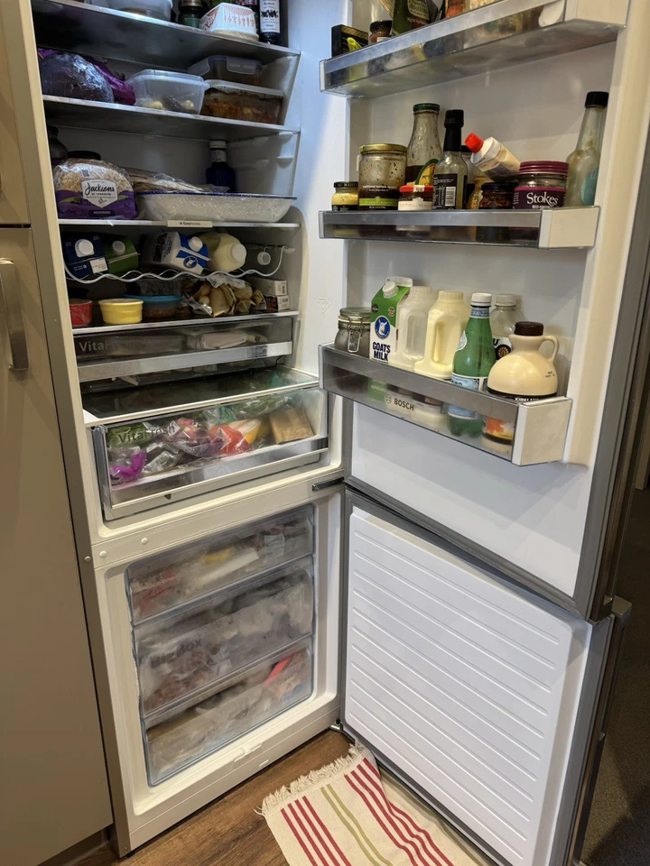 Bosch Serie 6 KGE49AICAG Freestanding 70/30 Fridge Freezer, 70cm Wide, Stainle - Image 1 of 4