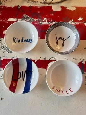 Nuevo en caja Juego de 4 cuencos decorativos de porcelana Royal Doulton London Ellen Degeneres Foto 1 de 4