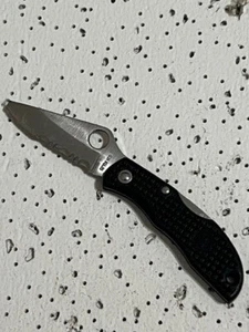 Spyderco Seki Japan Black Folding Pocket knife Tip Broken-- - Picture 1 of 9