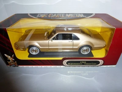 Oldsmobile Toronado #92718 YAT MING ROAD SINGNATURE EDICIÓN DE LUJO 1/18 1966 Foto 1 de 2
