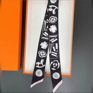 Black White Floral CC Scarf - Picture 1 of 2