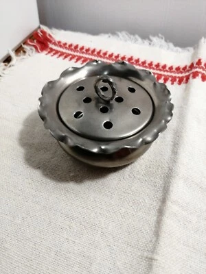 Piccola fioriera/incensiera in peltro 95%. - Immagine 1 di 4