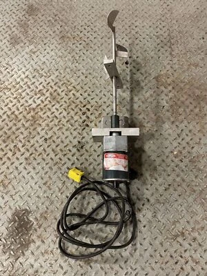 Dayton 4Z062A Permanent-Split Capacitor Gearmotor Mixer 1HP 11RPM 1PH - Image 1 of 4