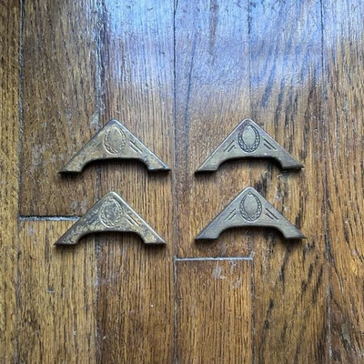 Piezas de tapicería de muebles antiguos herrajes de baúl de acero chapado en latón Foto 1 de 4