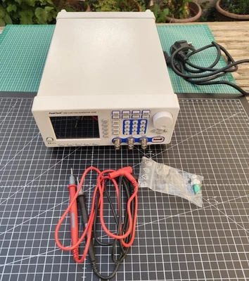 Peaktech 4035 DDS Funktionsgenerator, 40 µHz - 30 MHz - Bild 1 von 4