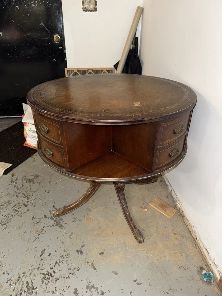 Mesa o soporte de exhibición cubierto de cuero vintage WOW Foto 1 de 4