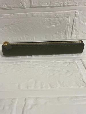 Moncler Estuche de Cuero para Plumas Edición Limitada Hombres Modelo Raro Accesorio Muy Bueno Usado Foto 1 de 4