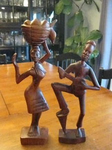 Set di due vintage africani o haitiani uomo e donna legno intagliato-arte popolare-firmati - Foto 1 di 15
