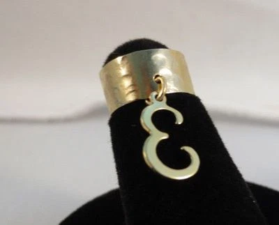 14KT Gold EP Lang Initialen E Zehen Ring IN Gehämmerte Ring - Bild 1 von 2