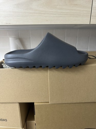 Taglia UK8 Adidas Yeezy Slide Granite