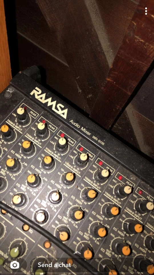 Consola de mezclas profesional Panasonic RAMSA WR-8118 18 canales Foto 1 de 2