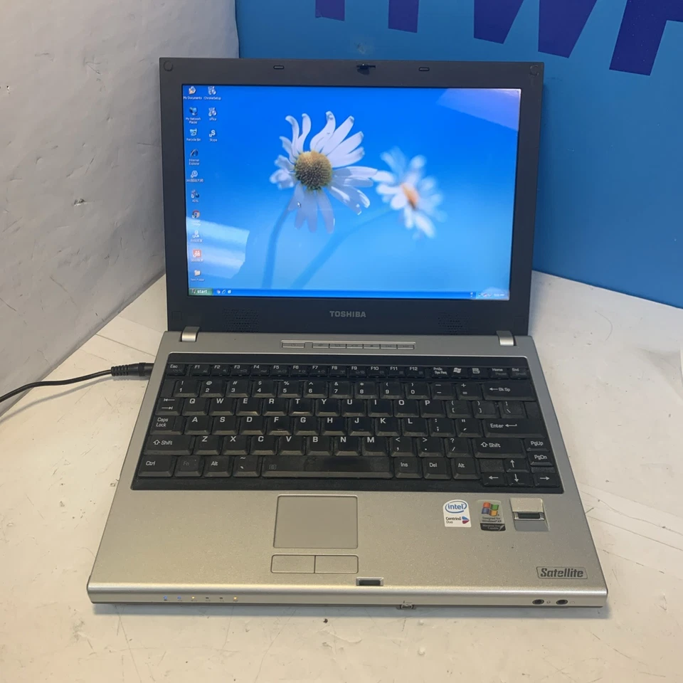 12'' Toshiba Satellite U200 2-Core 1.6GHZ 1GB 250GB Windows XP pro  (Bad Audio) - Image 1 of 4