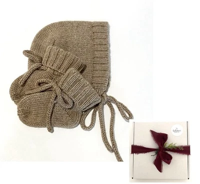 Juego de regalo bebé recién nacido. Juego de punto hecho a mano está hecho de lana de cachemir... Foto 1 de 4