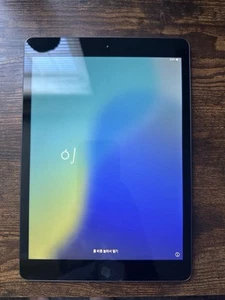 Apple iPad 8th generation 10.2 INCH, WIFI, 32gb, SPACE GREY - Photo 1/2
