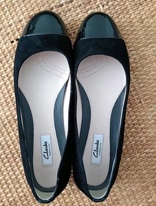 Clarks AU 10 EU 41 Flats Flat Ballerina Ballerinas Shoes Black Leather Suede Euc - Picture 1 of 6