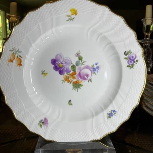 Plato de cena Royal Copenhagen flor sajona 1221 1621 borde dorado de 10" casi nuevo #8 - Imagen 1 de 5