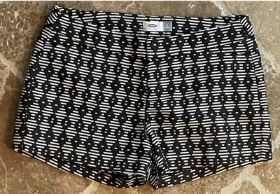 Pantalones cortos informales Old Navy para mujer talla 6 color negro y crema tejidos todos los días Foto 1 de 3