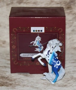 TRAIL OF PONIS PINTADOS Ornamento de Cuna Medianoche ~ 3.2" de Alto ~ Luna y Estrellas ~ 2025 - Imagen 1 de 2