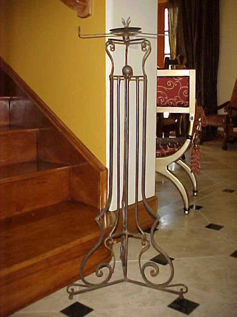 PEDESTAL ALTO ANTIGUO PESADO HIERRO FRANCÉS HOLLYWOOD REGENCY  Foto 1 de 4