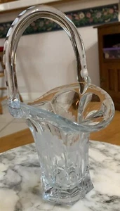 Vaso cesto vetro cristallo fiori incisi su manico piatto ciotola vintage come nuovo - Foto 1 di 5