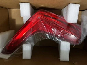 2017-2019 CADILLAC XT5 EXPORT TAILLIGHT RIGHT PASS SIDE NEW OE GM 84057092 - Picture 1 of 4