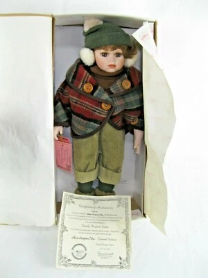 Muñeca de porcelana vintage Show-Stoppers Inc serie retrato familiar Dennis 62 Foto 1 de 4