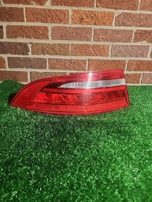 Luz trasera exterior izquierda lado conductor Jaguar XE 2017-2019 LED OEM Foto 1 de 4