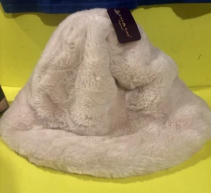 GO & GO white faux fur bucket hat - Picture 1 of 4