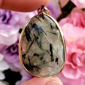 Colgante de piedras preciosas curativas de cristal natural prehnita con epidota de África -pc#2 - Imagen 1 de 6