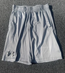 Under Armour Athletic Shorts Youth Boys Size Medium YMD Gray Stripe Pockets - Picture 1 of 9