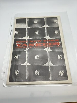 VINTAGE NEW YORK YANKEES VS DETROIT TIGERS 1967 SCORECARD NO WRITTEN SCORES MINT - Image 1 of 4