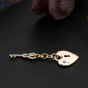 0.06TCW Round Brilliant Cut Heart&Key Moissanit Diamond Pendant 10K yellow Gold - Picture 1 of 4