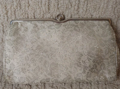 Bolso de mano pequeño vintage floral blanco y plateado  Foto 1 de 4