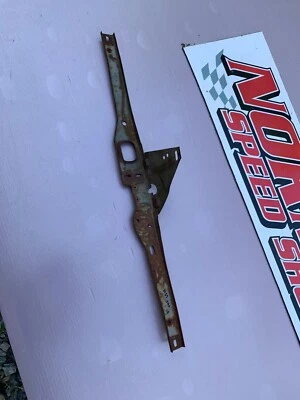 Soporte de soporte de rejilla de cierre de capó Mopar B Body 1967 67 Plymouth solo un año Foto 1 de 2