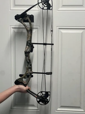 Bear Apprentice 3 Compound Bow Right Handed - Image 1 of 4