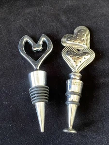 Juego de 2 tapones de botella cromados con motivo cardíaco para el Día de San Valentín - Imagen 1 de 2