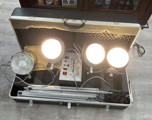 Novatron 1600 Plus Studio Light kit 4 Strobe Heads, 2 Umbrellas & Wires 4 Stand - Picture 1 of 8