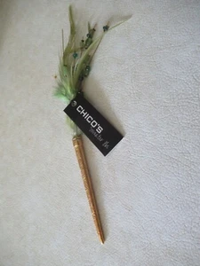 NUEVO CON ETIQUETAS Adorable Prendedor Suéter Chico's Endell, Tono Dorado, Plumas/Cuentas Verdes - Imagen 1 de 7