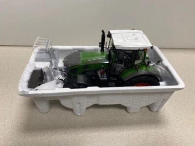 New FENDT 942 Vario Tractor Scale Model.  1:32 Scale Wiking - Image 1 of 4