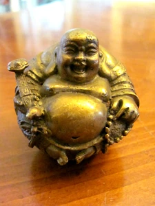 VINTAGE BUDDHISM BRONZE / BRASS ROUND 'BUDDHA' SITTING HOLDING ITEMS FIGURINE - Picture 1 of 8