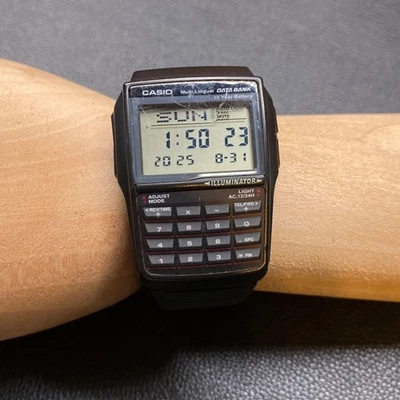 Orologio da polso uomo Casio DBC-32 Data Bank calcolatrice digitale stile vin... - Immagine 1 di 4