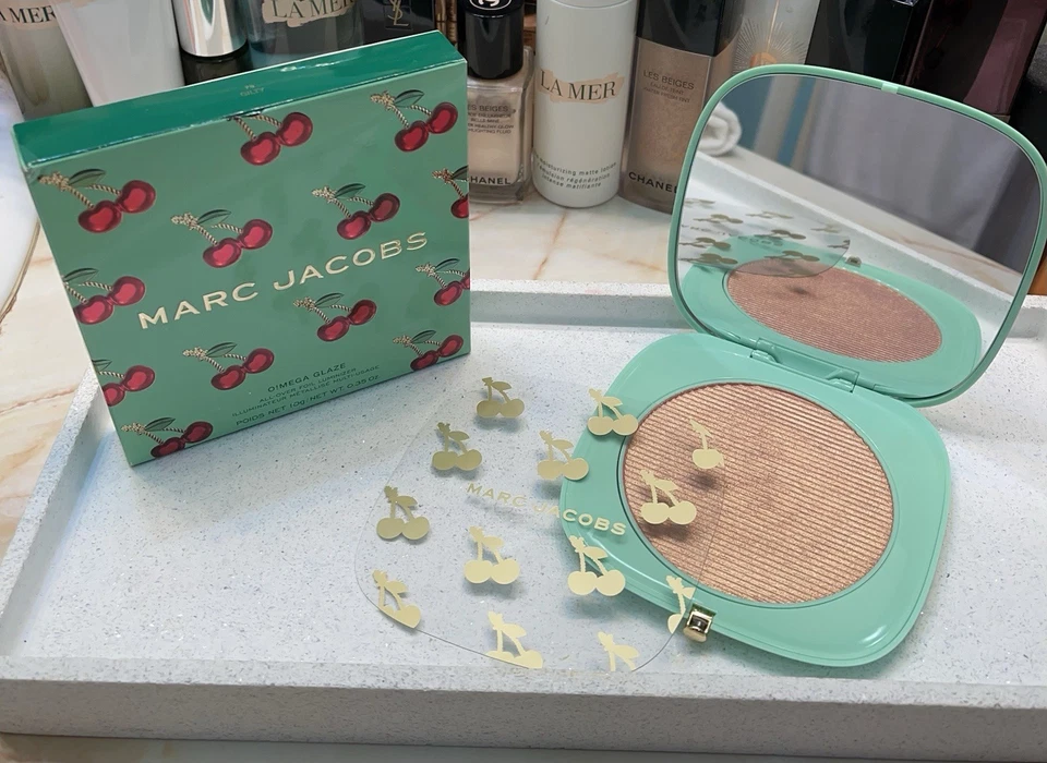 Marc Jacobs Beauty Omega Glaze Foil Luminizer Highlighter in Gilty
