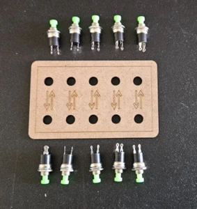 PUSH TO MAKE SCHALTER Schalter GRÜN X 10 PECO HORNBY POINT MOTOREN + ABDECKPLATTE - Bild 1 von 2