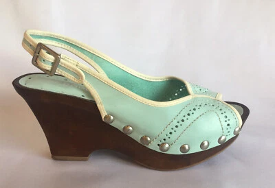 Zapatos para mujer BCBGirls Slingback Peep Toe cuero azul claro con tachuelas talla 6 1/2 Foto 1 de 4