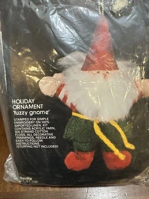 Kit de enfeite Bucilla Fuzzy Gnome #48628 lacrado fechado kit de artesanato vintage - Imagem 1 de 3