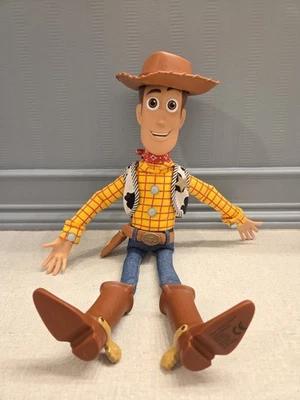 Disney Store Pixar Toy Story Talking 15" Tirar de Cuerda Muñeca Leñosa con Sombrero de Vaquero Foto 1 de 4