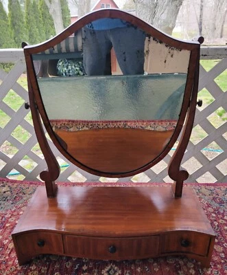 FEDERAL SERPENTINE SHIELD FORM SHAVING MIRROR PROBABLY NEW ENGLAND CIRCA 1800 - Image 1 of 4